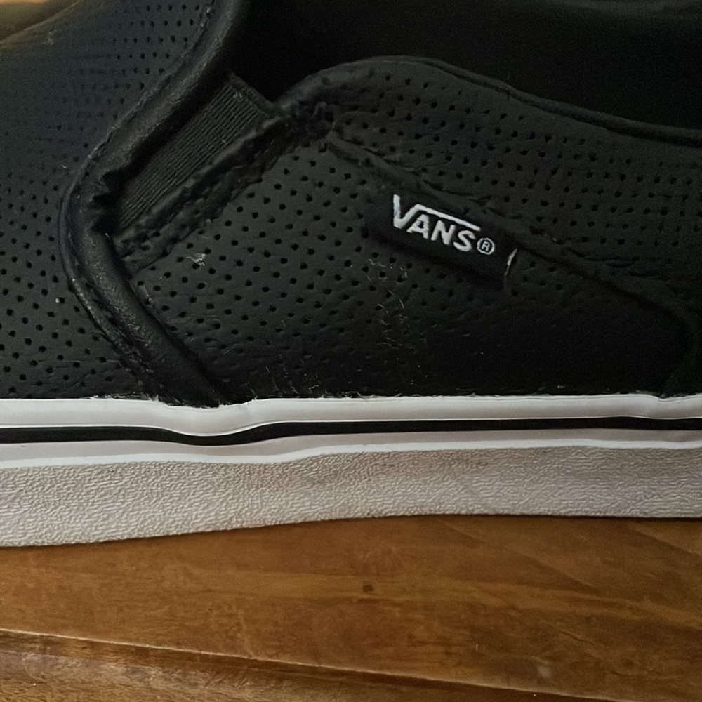 Sneakers - Picture 5 of 7